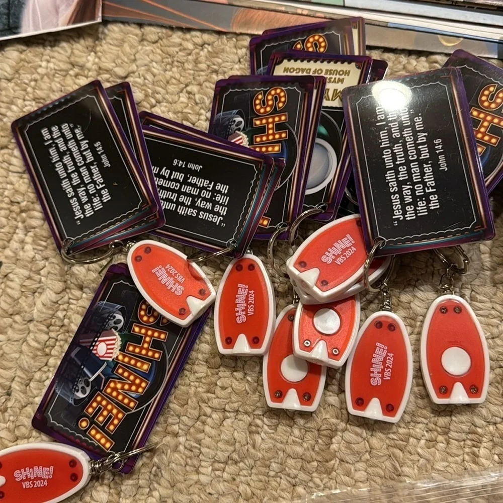 VBS Shine! Light up Keychains (bundle of 9)Red and White Keychain Set